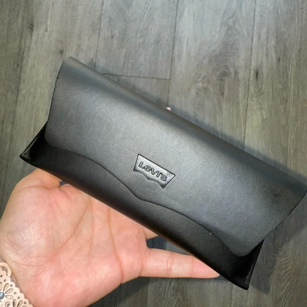 Levi’s Blue Cat Eye Sunglasses - Picture 5 of 5